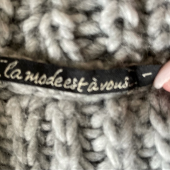 Gorgeous Soft Grey Warm Cardigan Sweater ❄️ - Picture 4 of 9